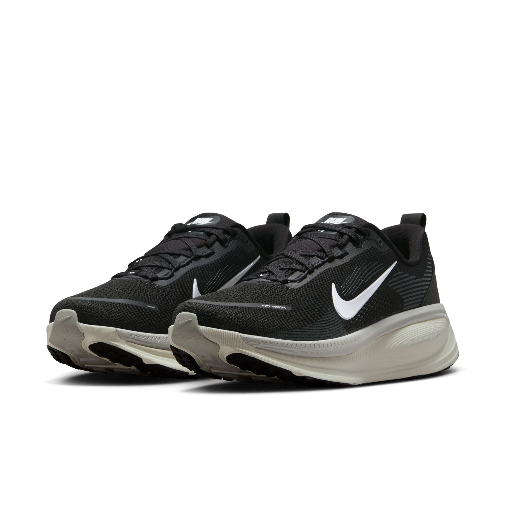ナイキ　ボメロ18　NIKE　VOMERO18　メンズ26.5ｃｍ（8.5） Amazon.com | Nike Men's Vomero 18 Sneaker, White/Black